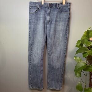 Wrangler Regular Fit Straight Leg Jeans. No Size. Measurements  Men’s 35 x 29